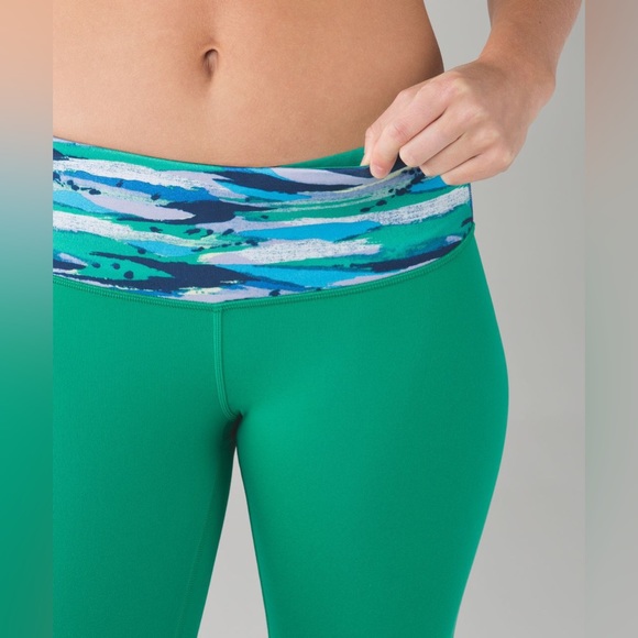 Lululemon Wunder Under Crop III Inkwell / Jungle Size 8 - Picture 4 of 8